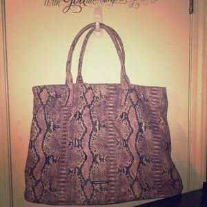 BCBGMAXAZRI TOTE BAGE